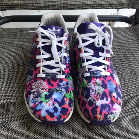 adidas Shoes - Womens adidas Torsion size 6.5